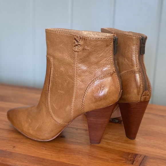 Frye NWOT Regina Heel Ankle Booties Cognac - RARE - Picture 3 of 15